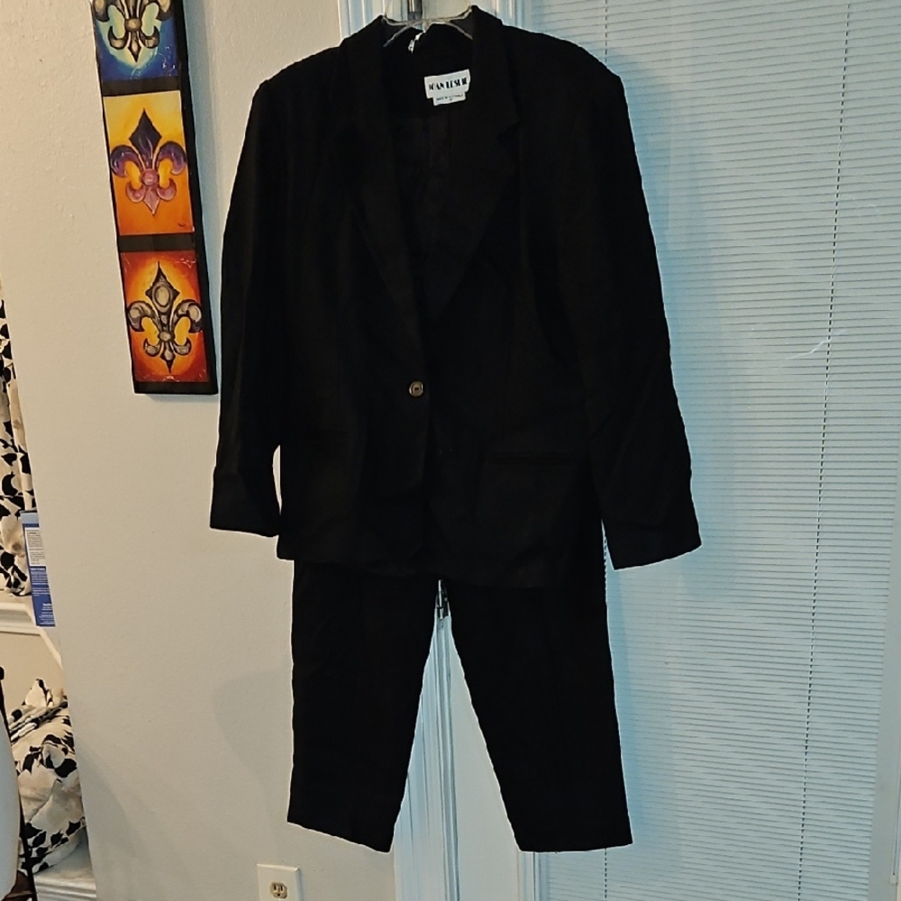 Jan Leslie Black Pantsuit Timeless Elegance